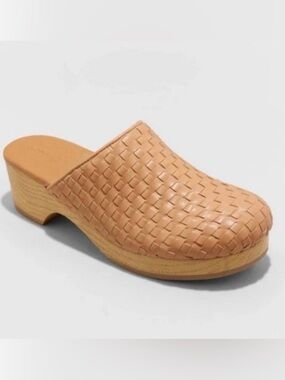 Universal Thread Magnolia Clogs, Light Brown